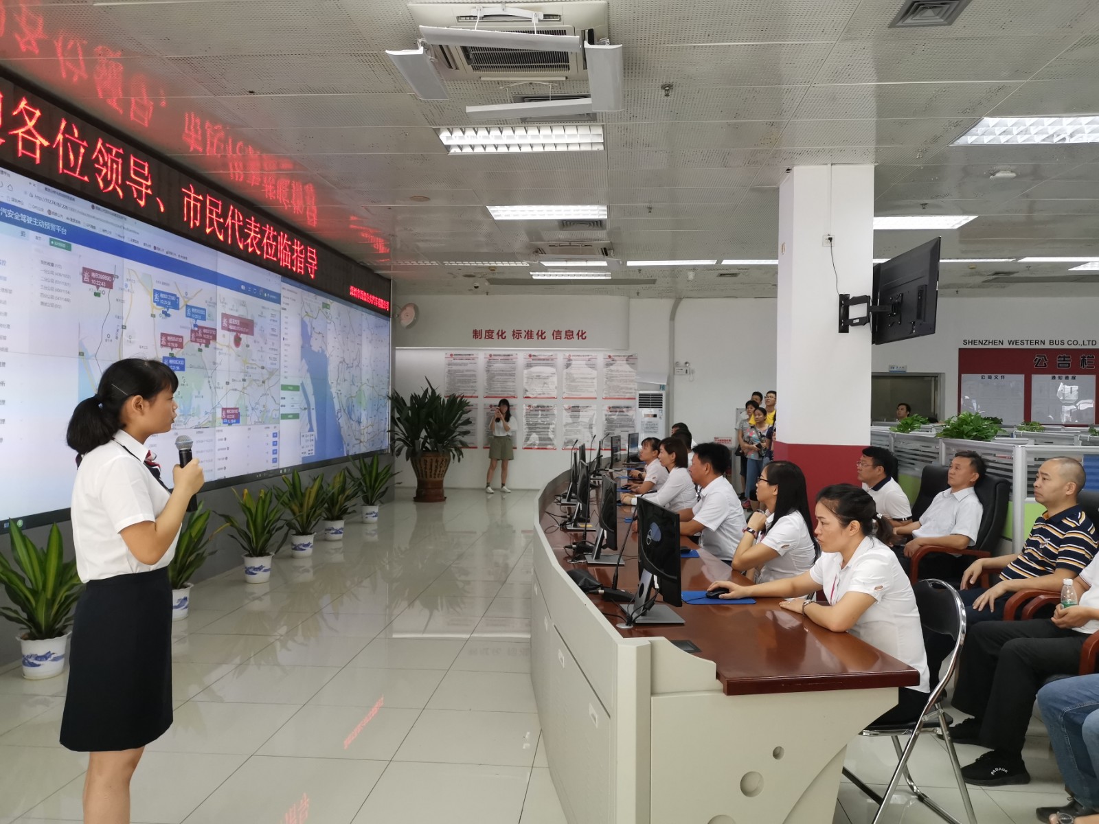 “科技改變公交”，西部公汽全面提升行業(yè)服務(wù)水平，引領(lǐng)城市智慧公交出行